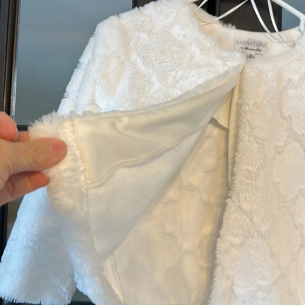 🤍PURE WHITE “SIGNATURE BY ROBBIE BEE” size small beautiful CROP JACKET!! - Picture 3 of 8